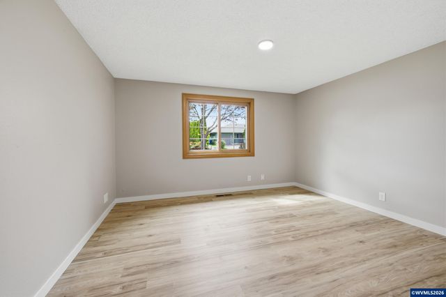 4986 Chan St S, Salem, OR 97306