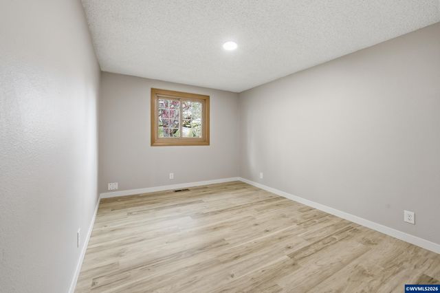 4986 Chan St S, Salem, OR 97306