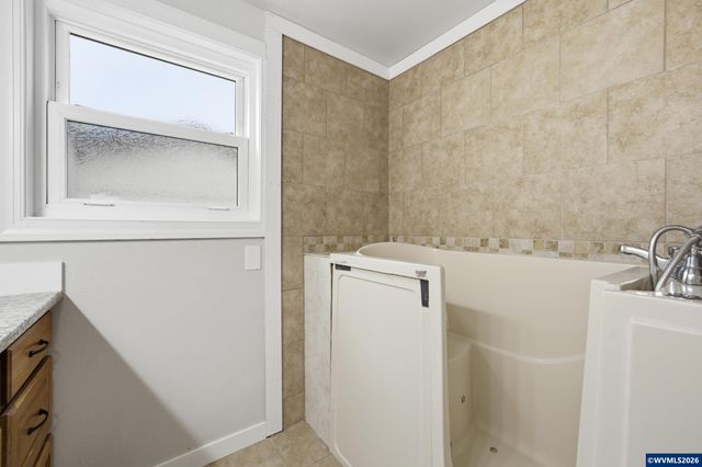 4986 Chan St S, Salem, OR 97306