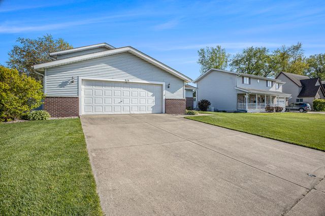 925 Brooke Lane, Schererville, IN 46375