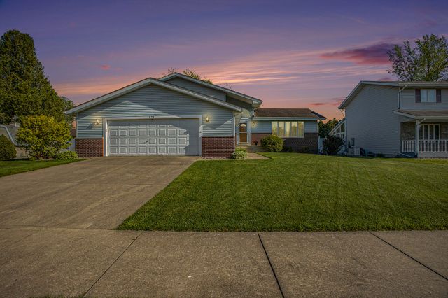 925 Brooke Lane, Schererville, IN 46375