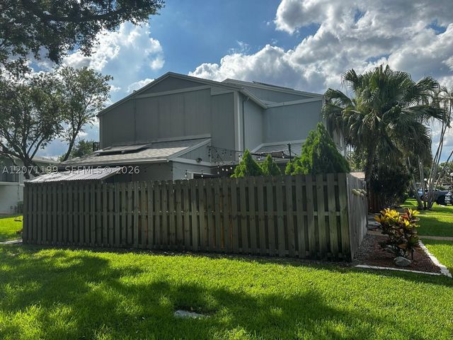13290 NW 7th St, Plantation, FL 33325