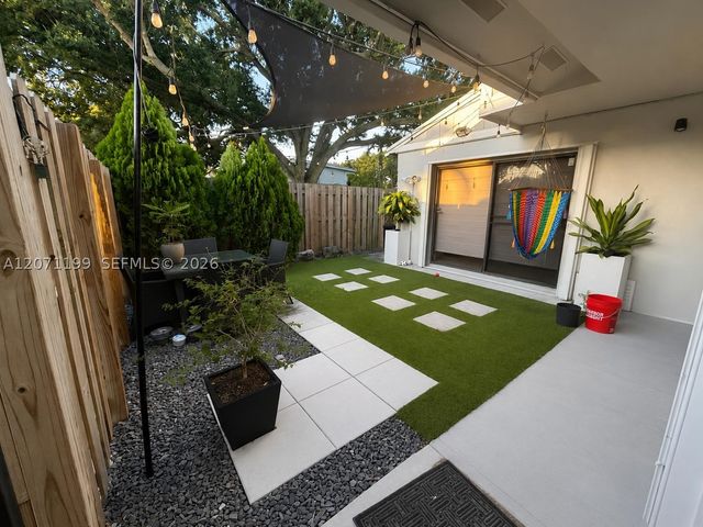 13290 NW 7th St, Plantation, FL 33325