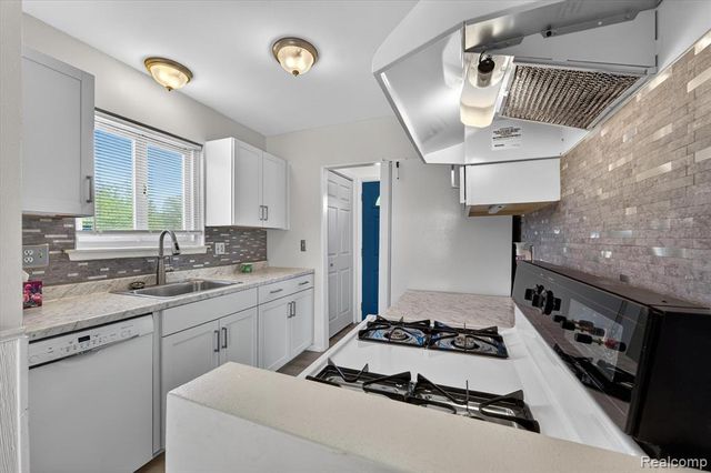 23712 Cedar Ridge Drive, Romulus, MI 48174