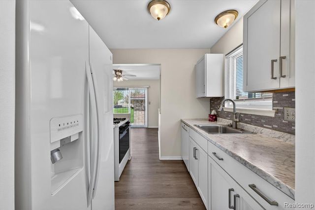 23712 Cedar Ridge Drive, Romulus, MI 48174