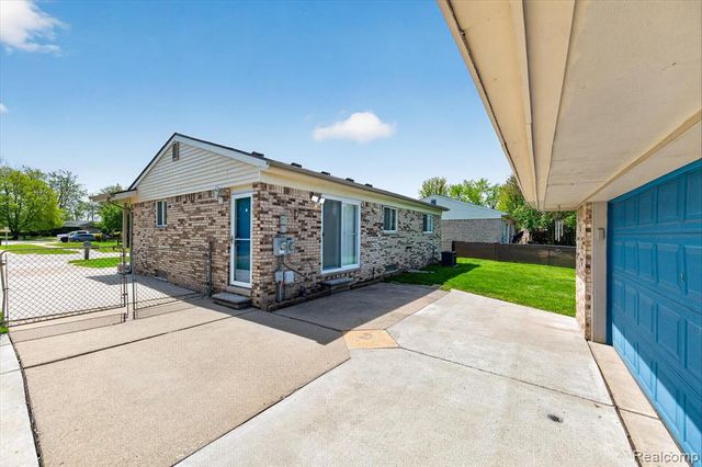 23712 Cedar Ridge Drive, Romulus, MI 48174