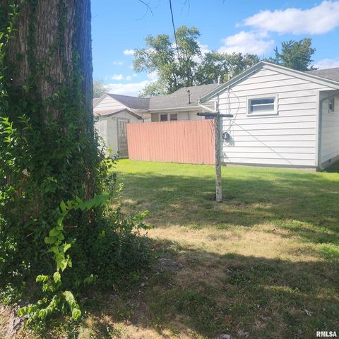 720 BIRCHWOOD Avenue, Flora, IL 62839