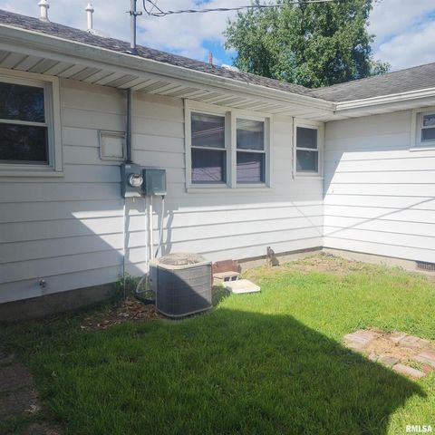 720 BIRCHWOOD Avenue, Flora, IL 62839