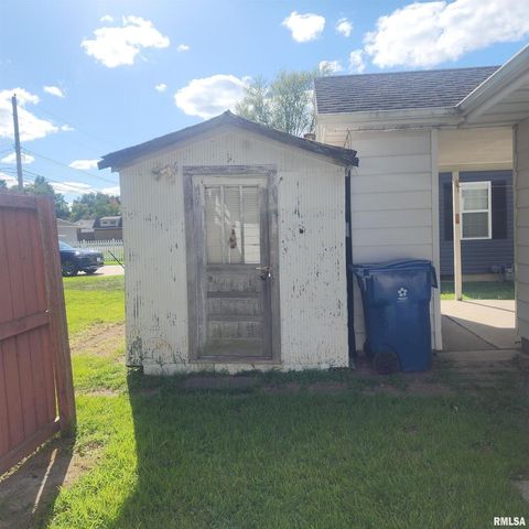 720 BIRCHWOOD Avenue, Flora, IL 62839