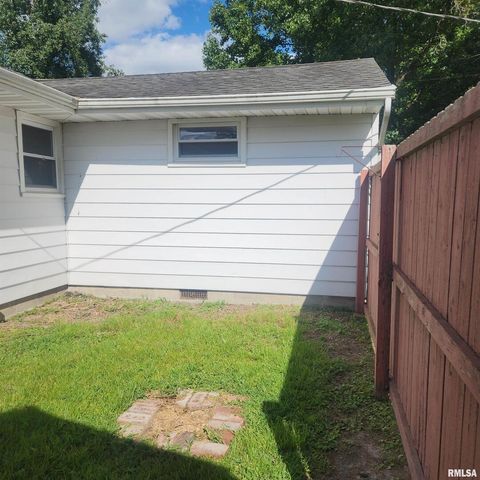 720 BIRCHWOOD Avenue, Flora, IL 62839