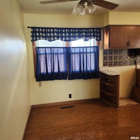 720 BIRCHWOOD Avenue, Flora, IL 62839