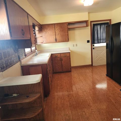 720 BIRCHWOOD Avenue, Flora, IL 62839