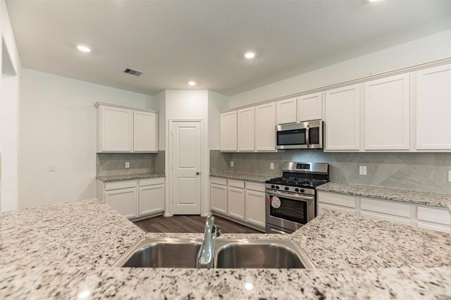 6016 Heritage Creek Lane, Conroe, TX 77304