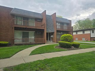 523 N Pleasant Drive 2A, Glenwood, IL 60425