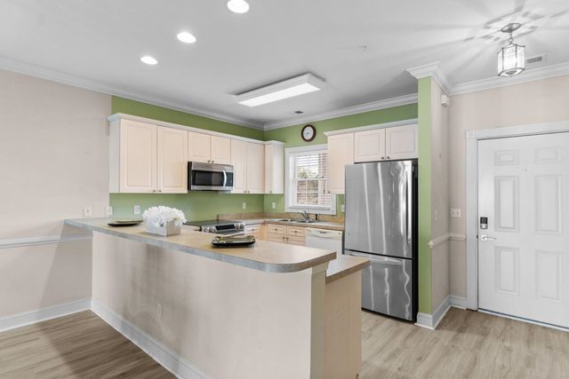 4895 Luster Leaf Cir Apt 303, Myrtle Beach, SC 29577