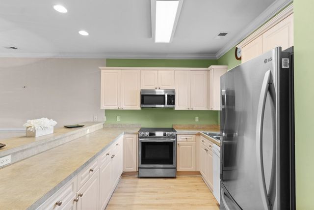 4895 Luster Leaf Cir Apt 303, Myrtle Beach, SC 29577