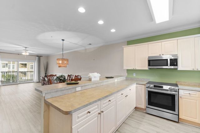 4895 Luster Leaf Cir Apt 303, Myrtle Beach, SC 29577