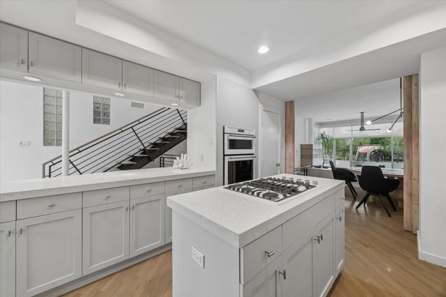 1804 N Memorial Way A, Houston, TX 77007