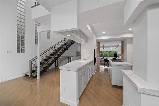 1804 N Memorial Way A, Houston, TX 77007
