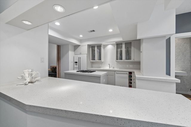 1804 N Memorial Way A, Houston, TX 77007