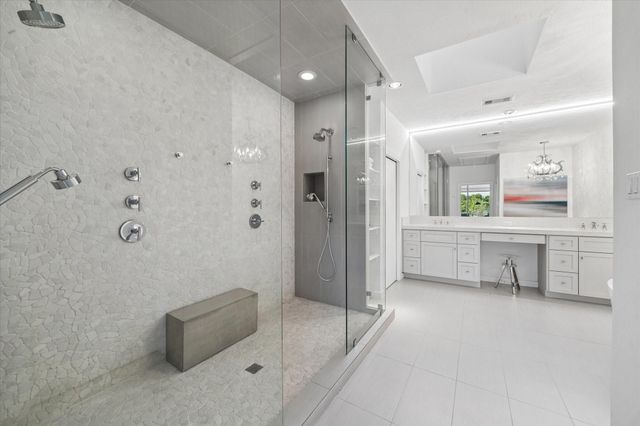 1804 N Memorial Way A, Houston, TX 77007