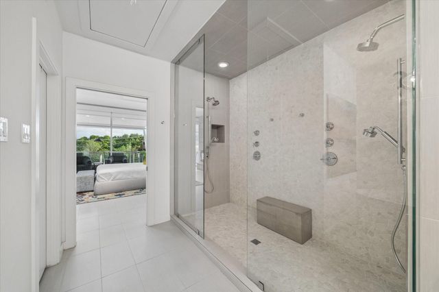 1804 N Memorial Way A, Houston, TX 77007