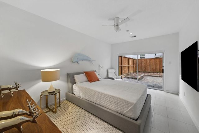 1804 N Memorial Way A, Houston, TX 77007