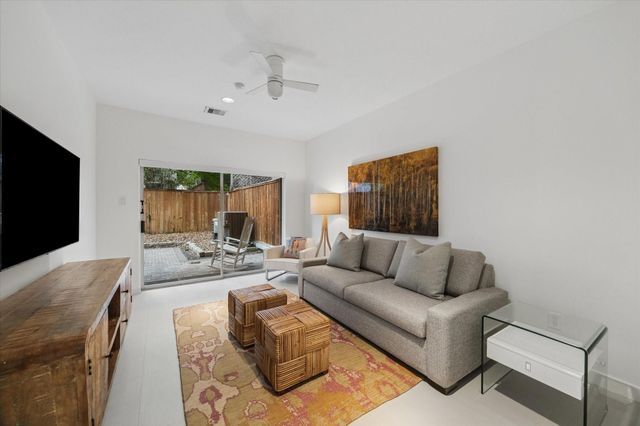 1804 N Memorial Way A, Houston, TX 77007