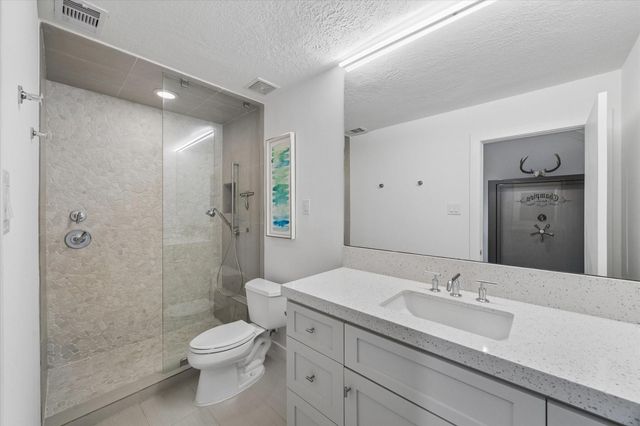 1804 N Memorial Way A, Houston, TX 77007