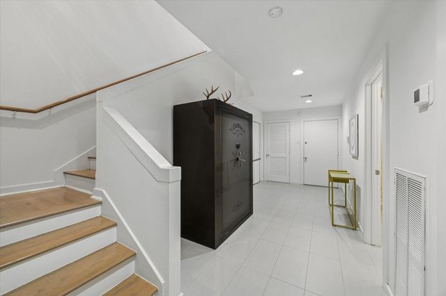 1804 N Memorial Way A, Houston, TX 77007