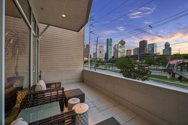 1804 N Memorial Way A, Houston, TX 77007