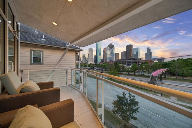 1804 N Memorial Way A, Houston, TX 77007