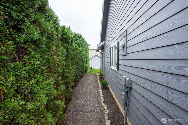 805 Cedar Drive, Lynden, WA 98264