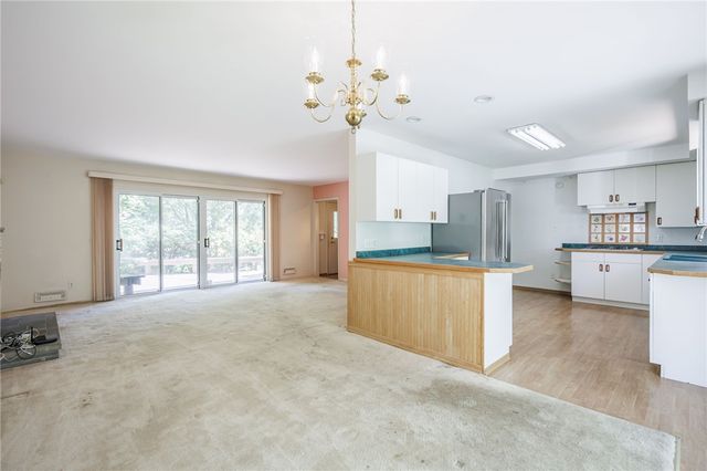 82 Hotchkiss Cir, Penfield, NY 14526