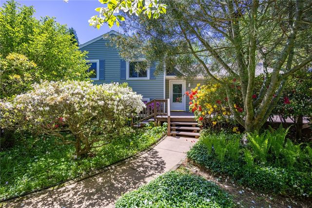 82 Hotchkiss Cir, Penfield, NY 14526