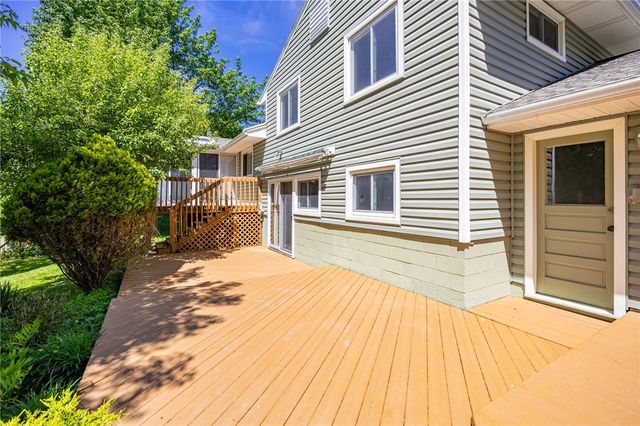 82 Hotchkiss Cir, Penfield, NY 14526