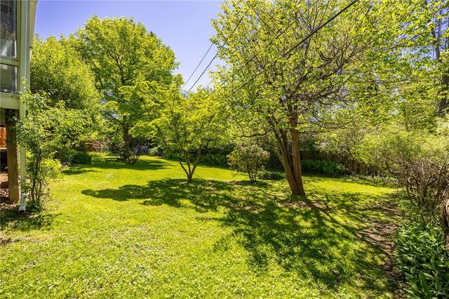 82 Hotchkiss Cir, Penfield, NY 14526