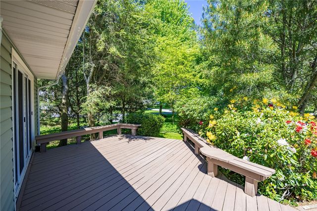 82 Hotchkiss Cir, Penfield, NY 14526