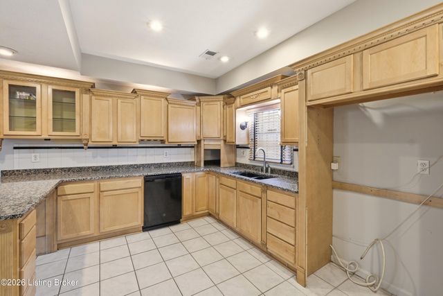 1005 Cannons Ln, Louisville, KY 40207