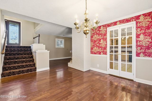 1005 Cannons Ln, Louisville, KY 40207