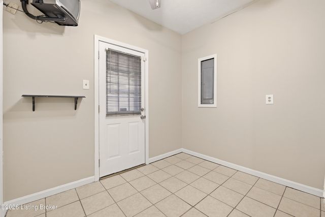 1005 Cannons Ln, Louisville, KY 40207