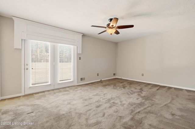 1005 Cannons Ln, Louisville, KY 40207