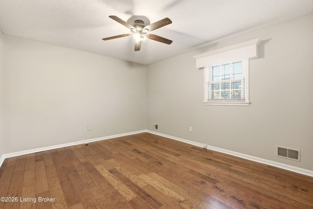 1005 Cannons Ln, Louisville, KY 40207