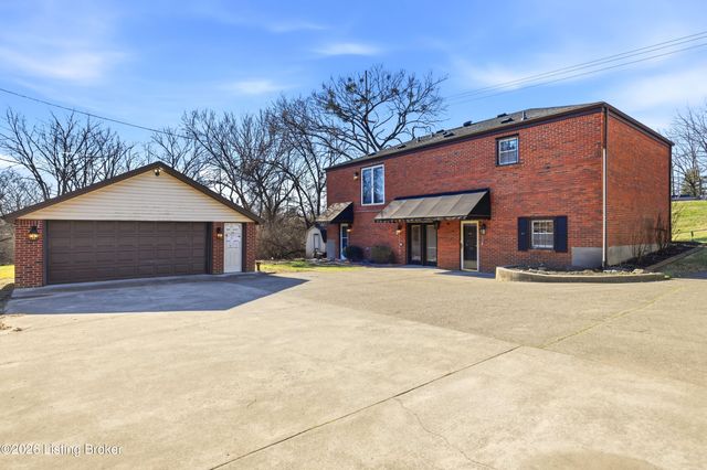 1005 Cannons Ln, Louisville, KY 40207