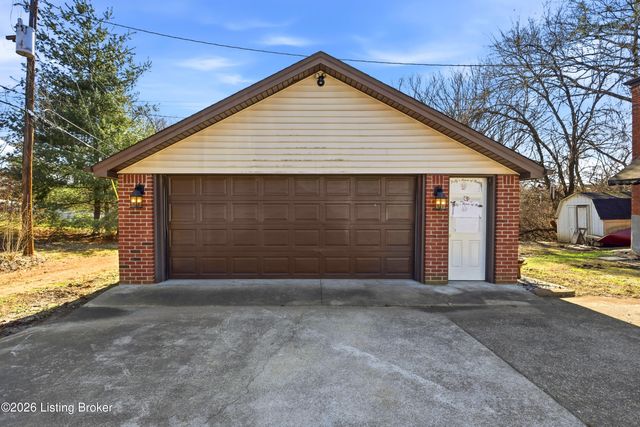 1005 Cannons Ln, Louisville, KY 40207