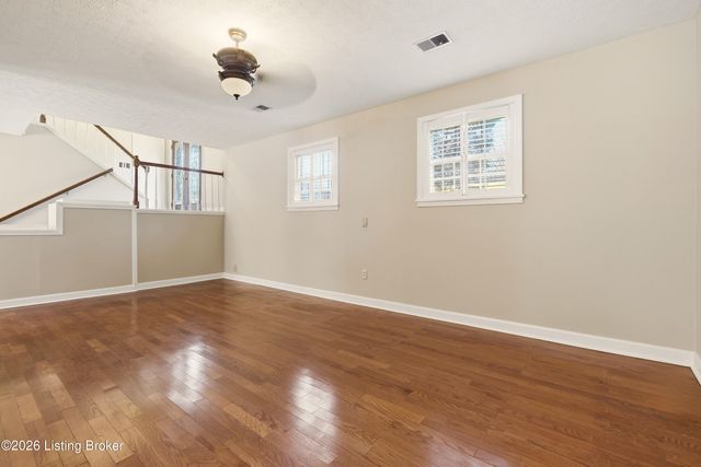 1005 Cannons Ln, Louisville, KY 40207