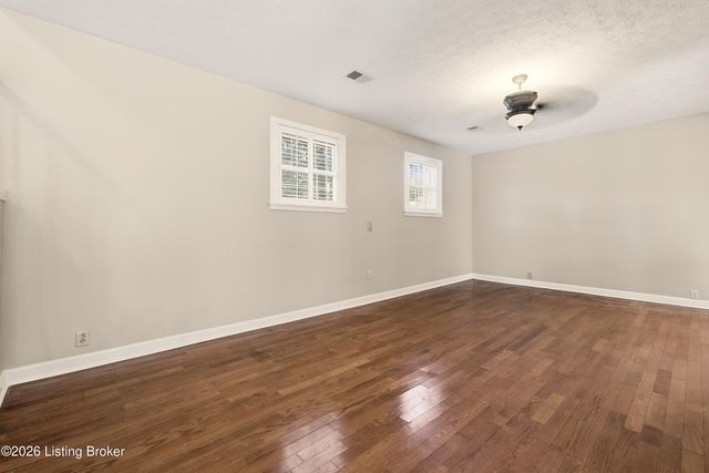 1005 Cannons Ln, Louisville, KY 40207