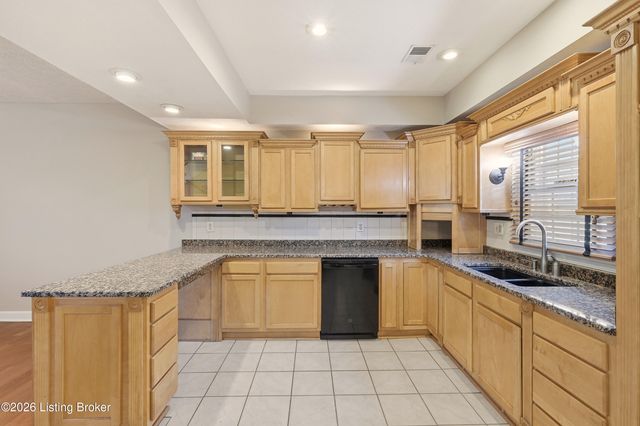 1005 Cannons Ln, Louisville, KY 40207