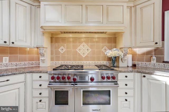 7 MONROE PL, Cranbury, NJ 08512