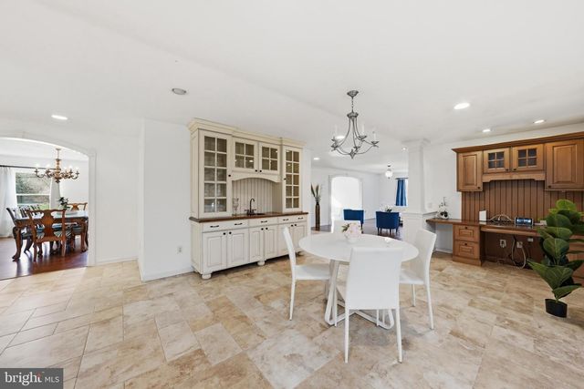 7 MONROE PL, Cranbury, NJ 08512